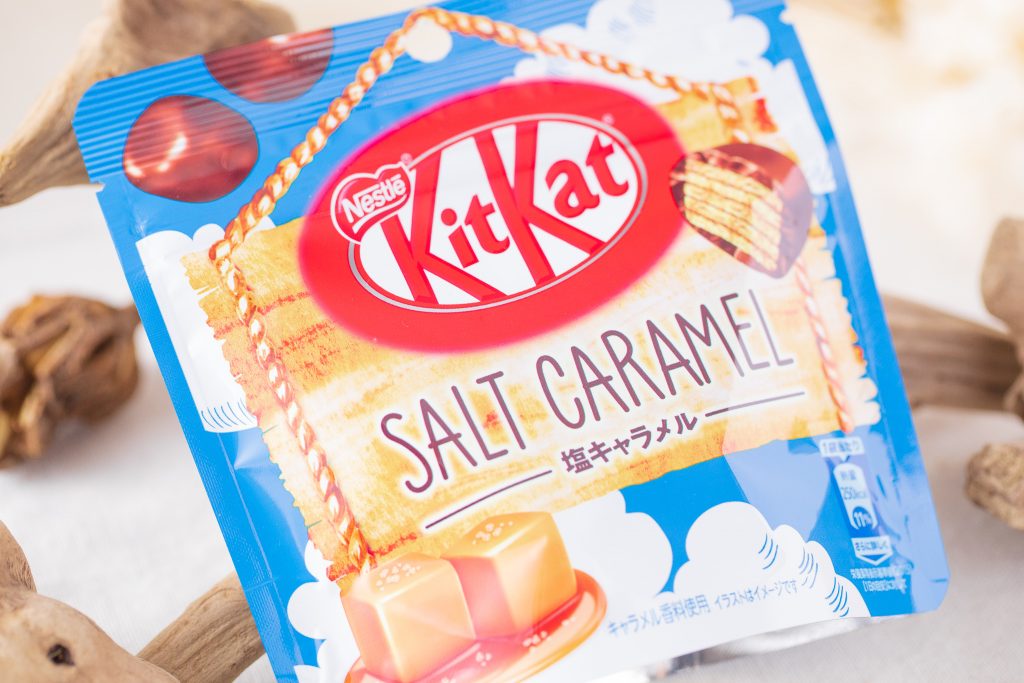 ネスレ キットカット 塩キャラメルパウチ はミルクチョコレートの甘みと濃厚な塩キャラメルのほろ苦さのバランスが絶妙な塩分補給系チョコレート菓子 えんぎ株式会社 Engi Inc
