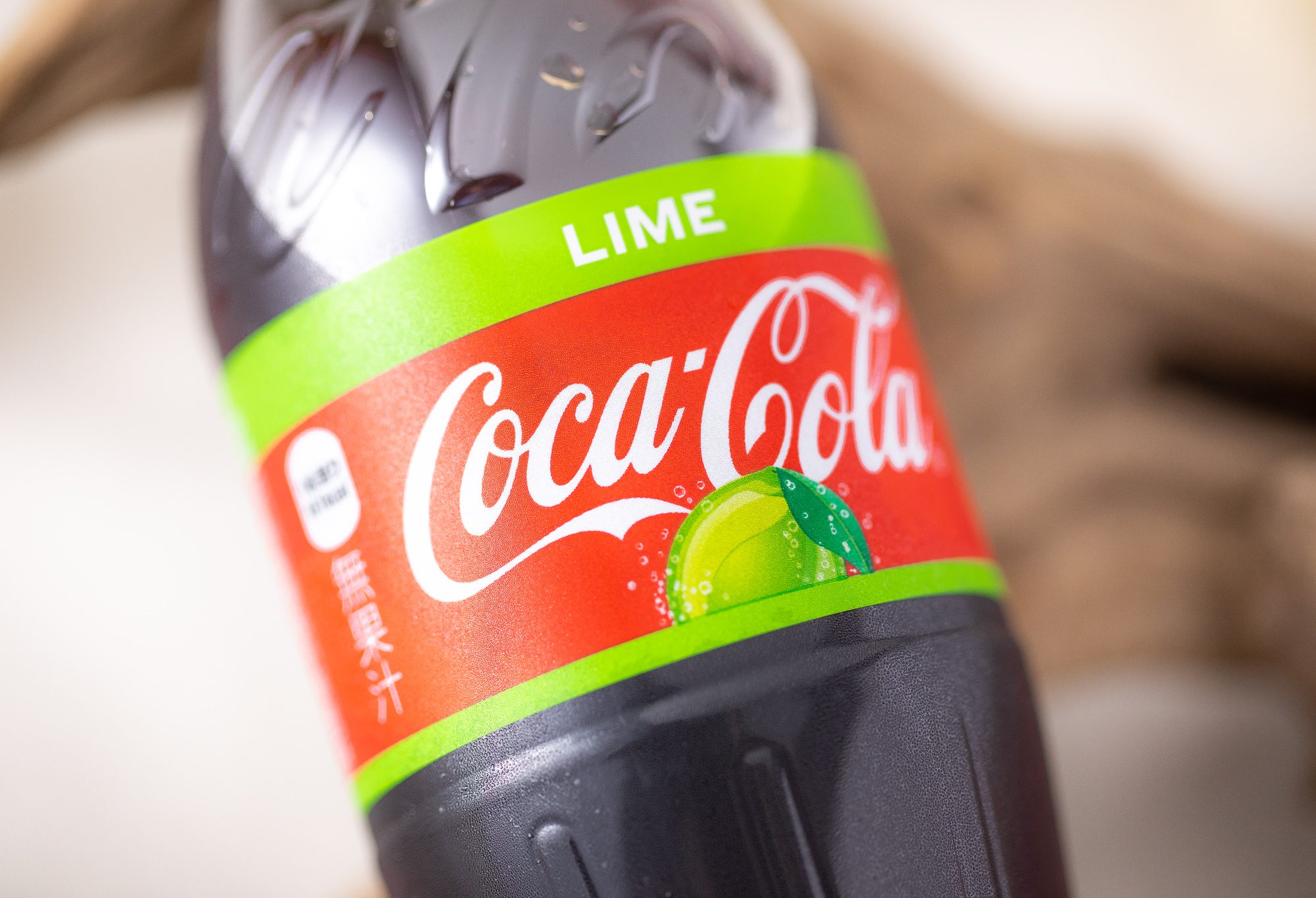 コカ・コーラ『コカ･コーラ ライム 350ml』実飲レビュー！ライムがふわっと香るガツンと強炭酸のフレーバーコーラ◎