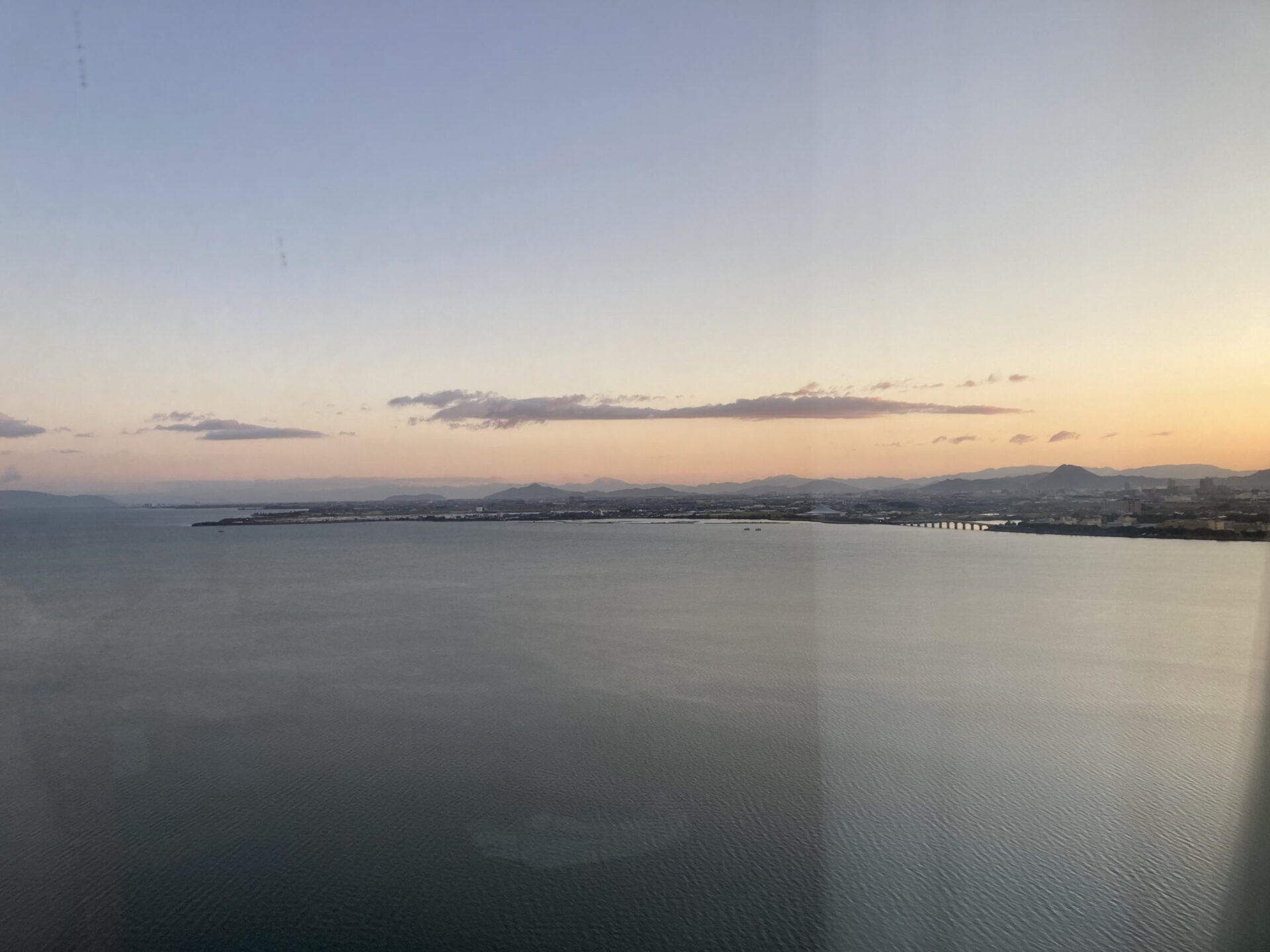 琵琶湖を眺望できる窓