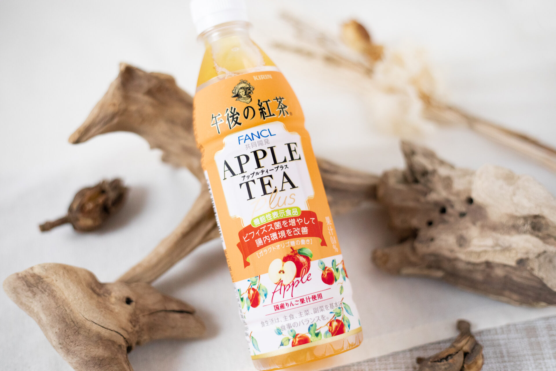 キリン『午後の紅茶 アップルティープラス 430ml ペットボトル』はりんごの甘酸っぱさと華やかな香りが美味しい、自然な甘さのフルーツティー！ |  えんぎ株式会社 / ENGI Inc.