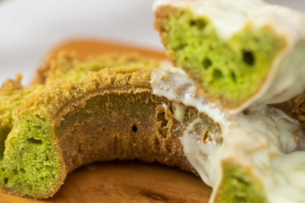 セブン&アイ『抹茶のオールドファッション』は抹茶の濃い香りと