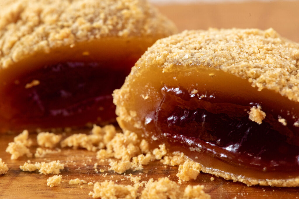 セブン-イレブン『とろもちきなこわらび 黒蜜入り』はきなこの