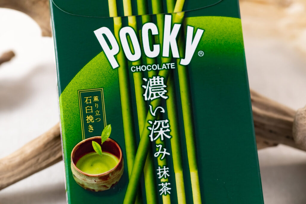 グリコ『ポッキー＜濃い深み抹茶＞』は繊細でありながら力強くも