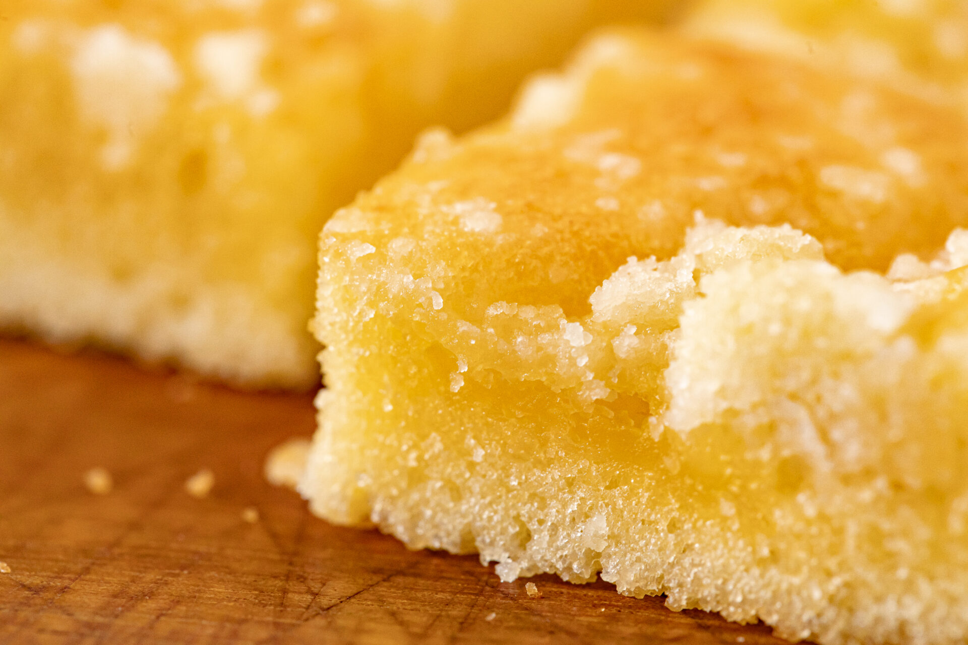 セブンプレミアム『チーズ マドレーヌ４切入』はマドレーヌの優しい甘さとチーズの塩味の甘じょっぱさが絶妙な、洋菓子系菓子パン！